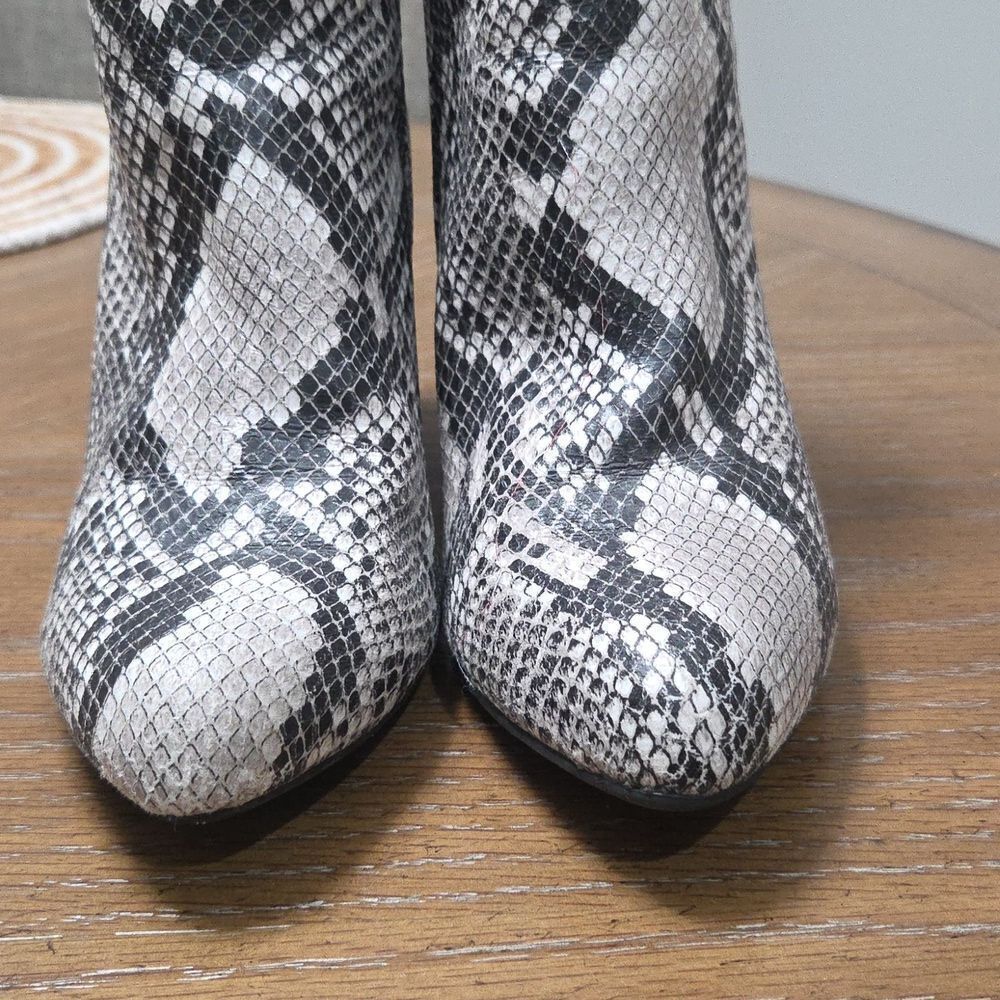 Bamboo Womans Snakeskin Blockheel Booties , Size 6.5 - Picture 2 of 9